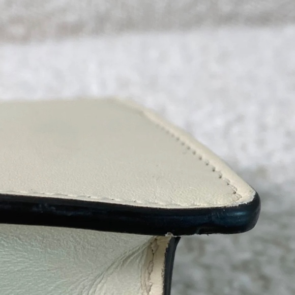 Authentic Gucci White Super Mini Sylvie Crossbody Bag - Picture 6 of 16